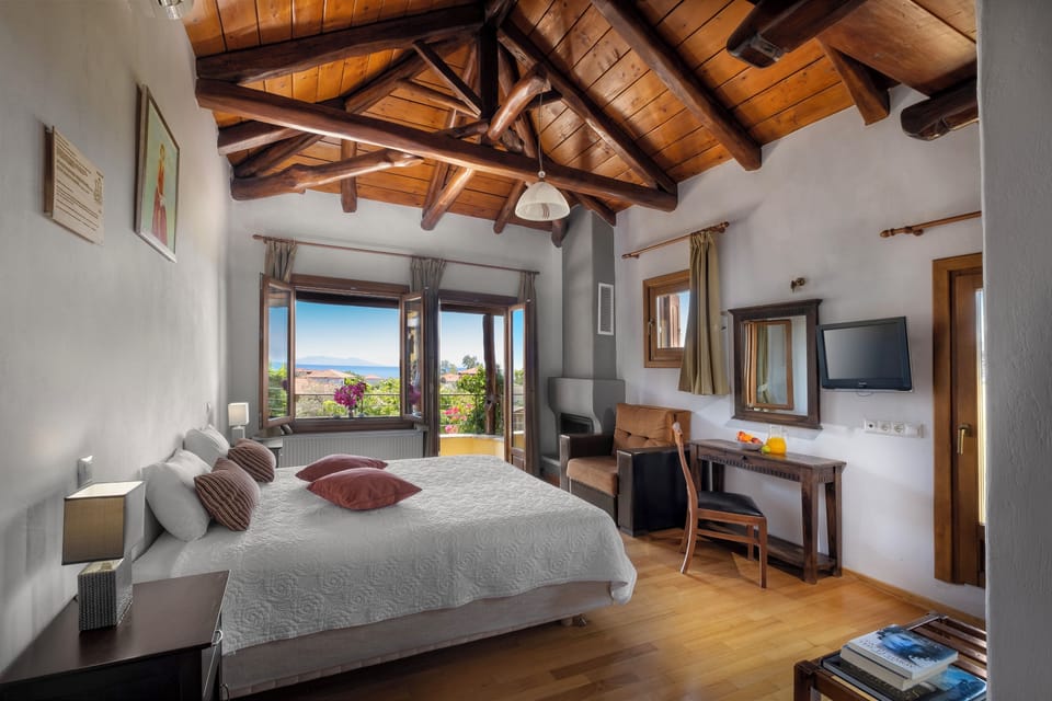 Double Room, Sea View | 1 bedroom, desk, soundproofing, free WiFi