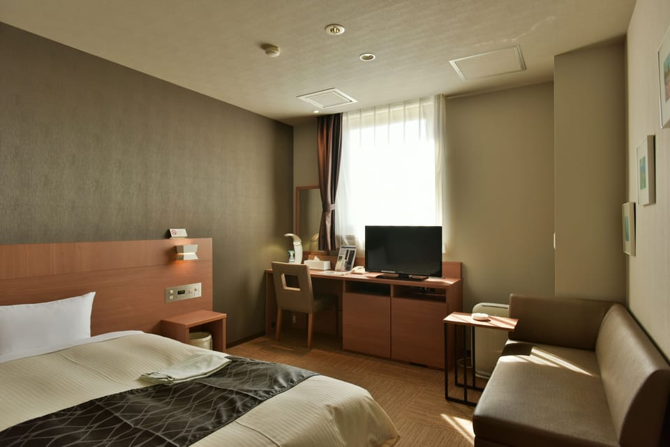 Single Room, Smoking | Desk, blackout drapes, iron/ironing board, free WiFi