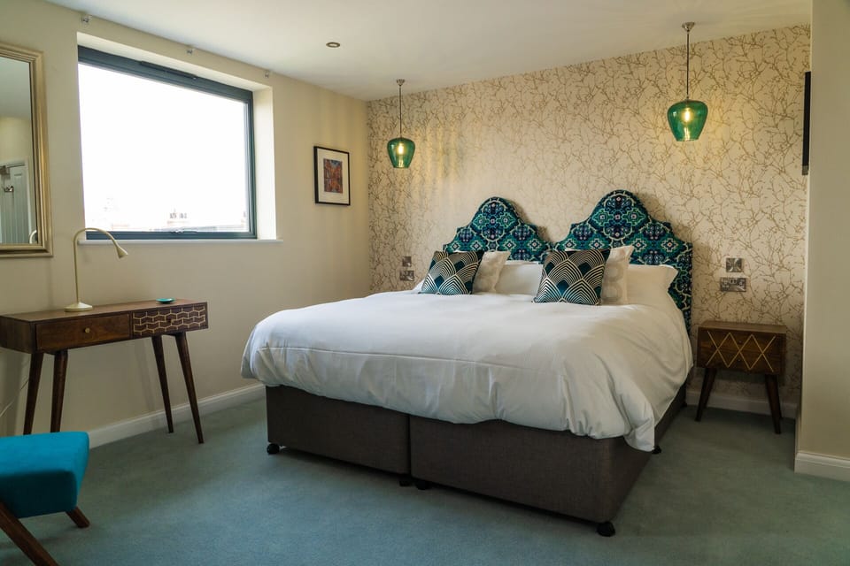 Triple Room | Egyptian cotton sheets, premium bedding, pillowtop beds, minibar