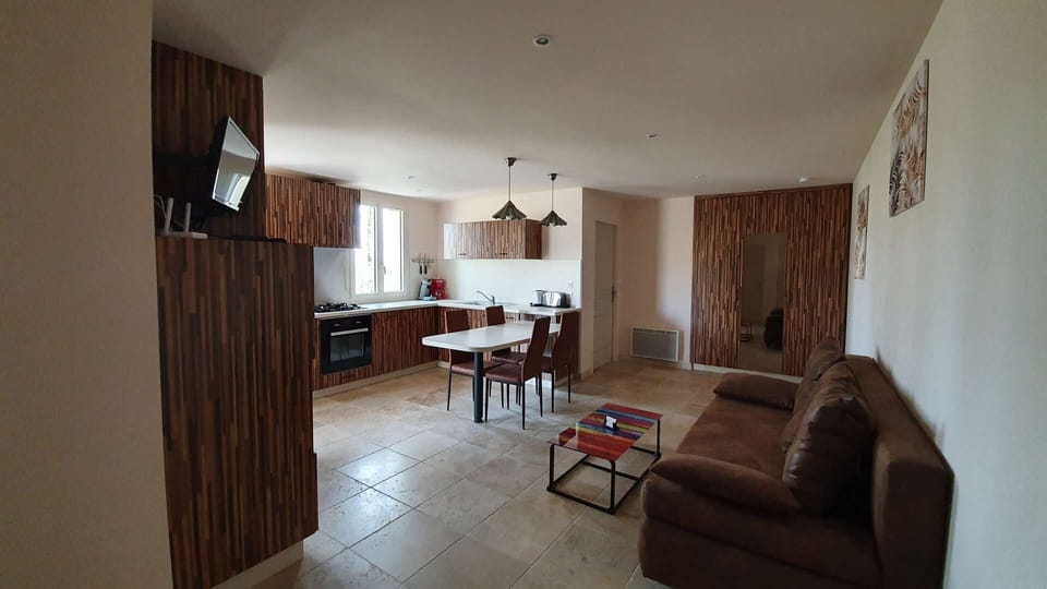 House, 2 Bedrooms (Agate) | Living area | 100-cm flat-screen TV with digital channels, TV