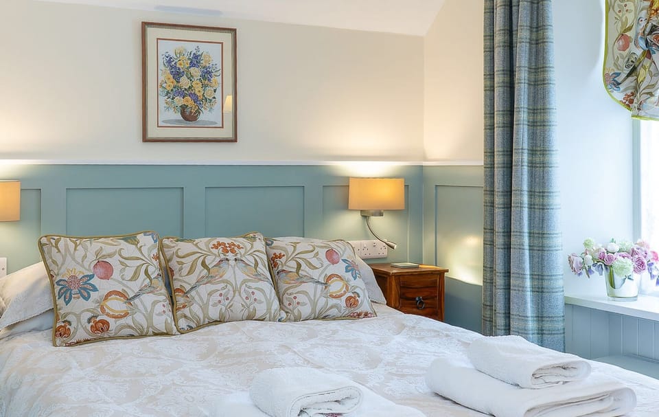 Standard Double Room, Ensuite | Egyptian cotton sheets, premium bedding, individually decorated