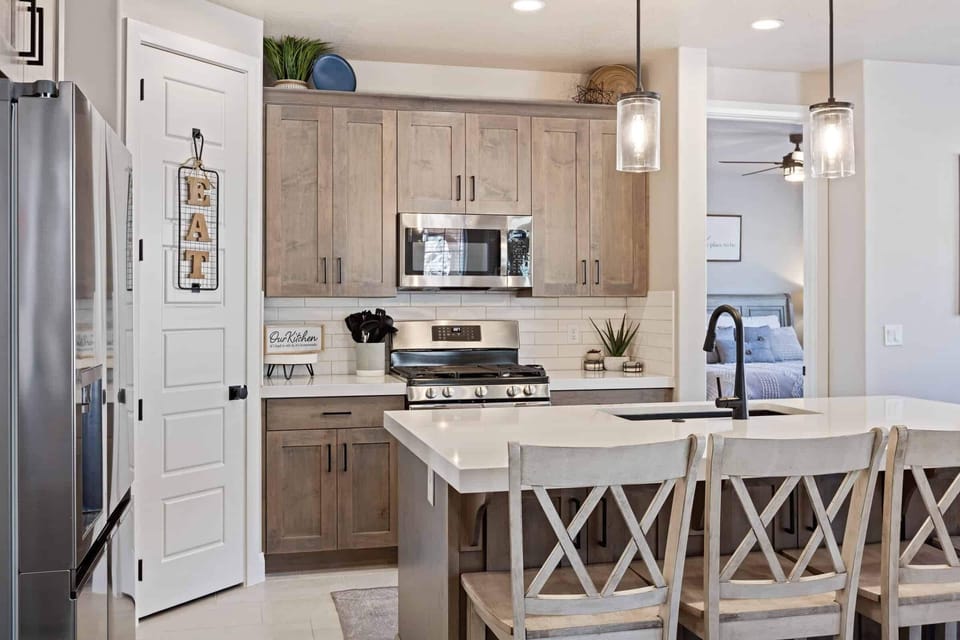 Townhome, 5 Bedrooms | Private kitchen | Fridge, oven, coffee/tea maker, toaster