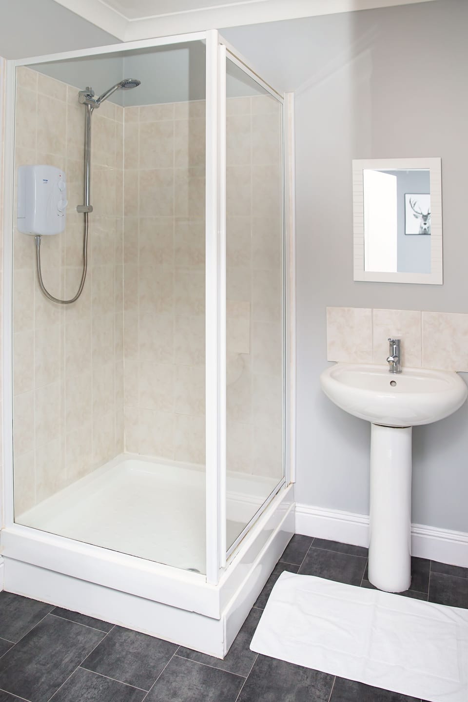 Studio | Bathroom | Hair dryer, towels