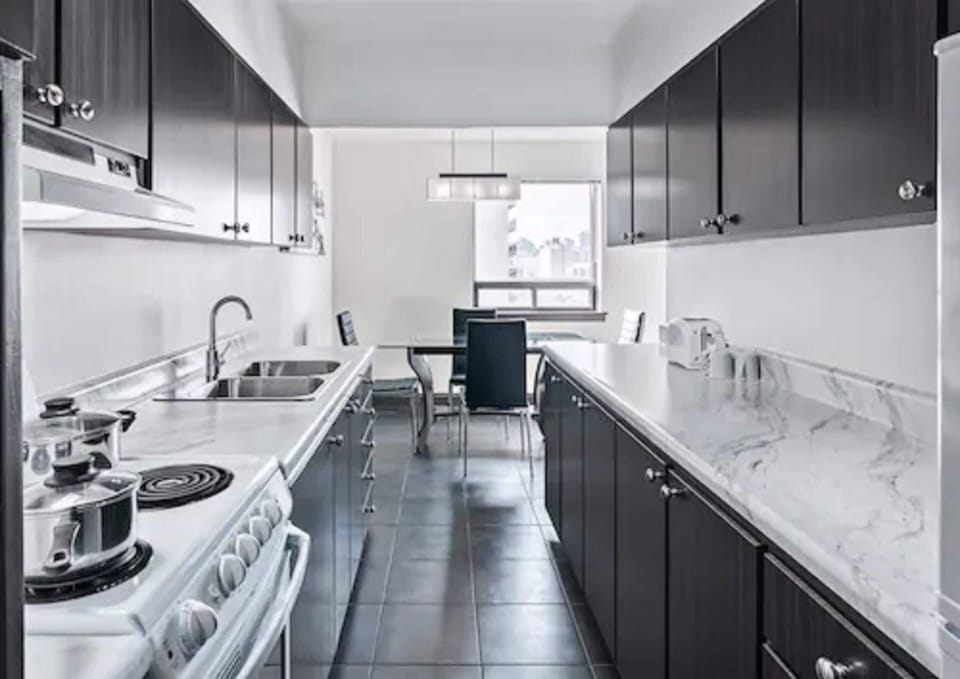 Executive Suite, 1 King Bed with Sofa bed | Private kitchen | Coffee/tea maker