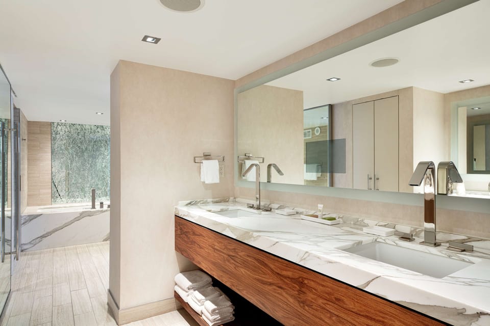 Presidential Suite, 1 Bedroom | Bathroom | Free toiletries, hair dryer, towels, soap