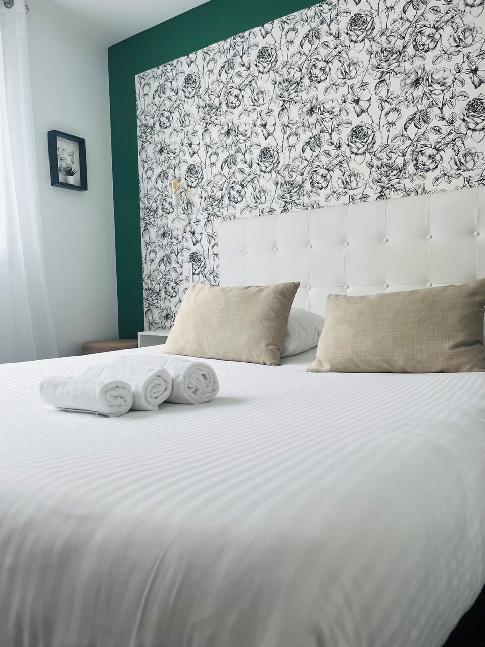 Standard Double or Twin Room | Desk, laptop workspace, soundproofing, iron/ironing board