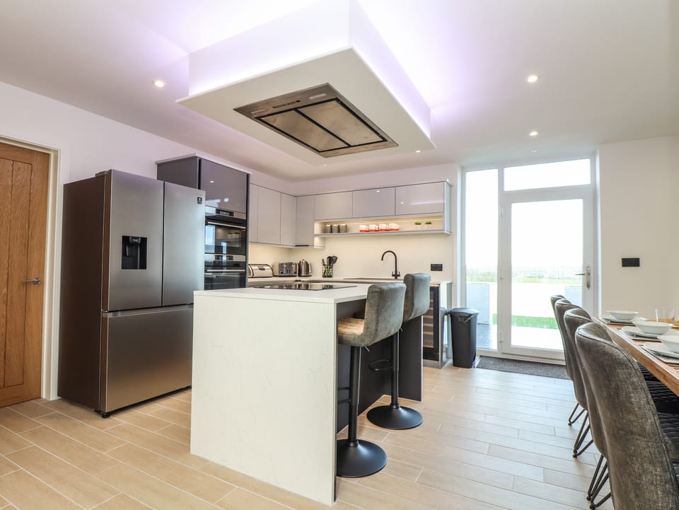 Cottage | Private kitchen | Fridge, dishwasher, electric kettle, toaster