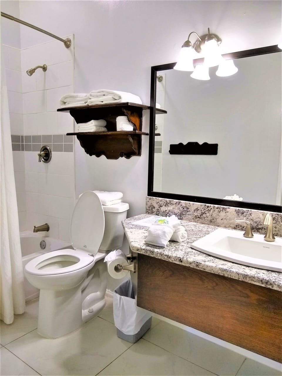Superior Room, 1 Queen Bed, Balcony, Partial Sea View | Bathroom | Combined shower/tub, free toiletries, hair dryer, towels