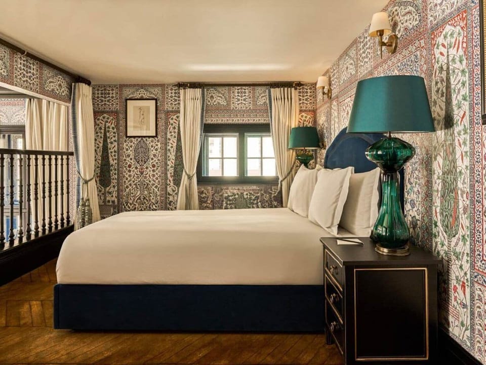 Suite (Heritage) | Minibar, in-room safe, iron/ironing board, free cribs/infant beds