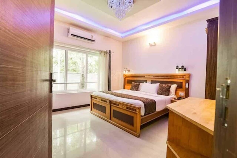 Family Suite | In-room safe, individually furnished, free WiFi, bed sheets