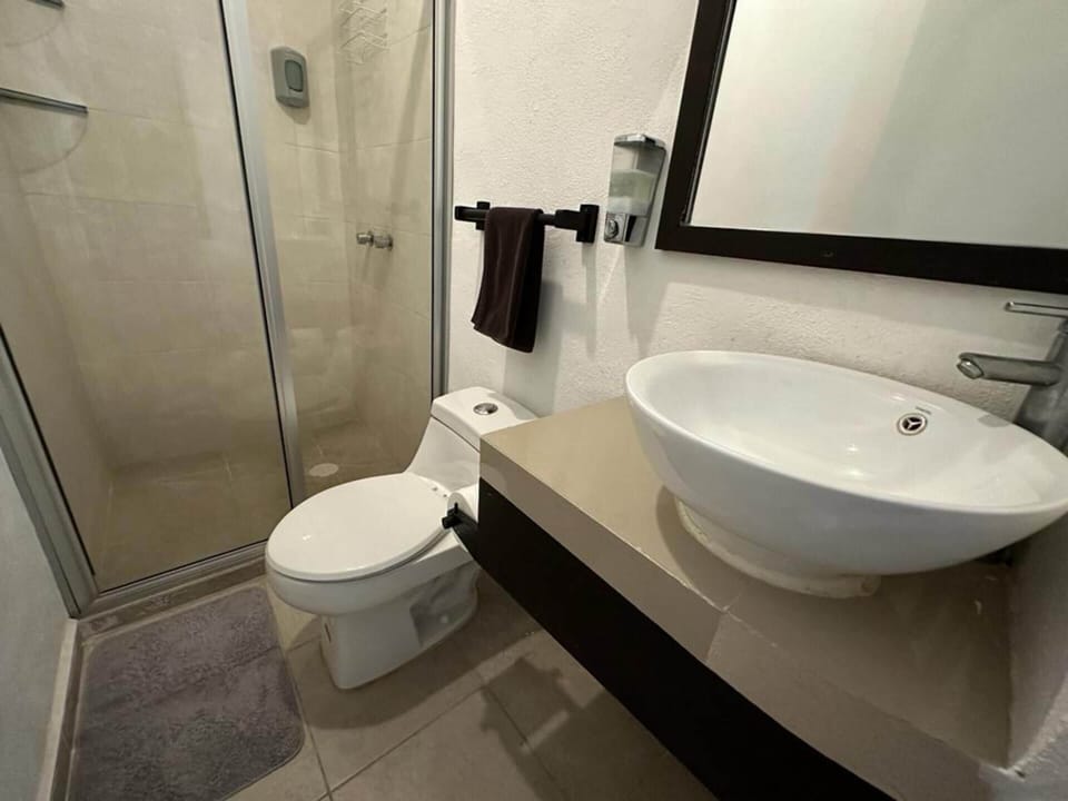 King size | Bathroom | Shower, towels
