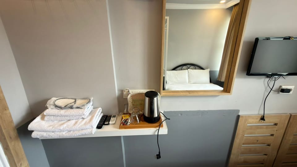 Economy Double Room | Minibar, free WiFi, bed sheets