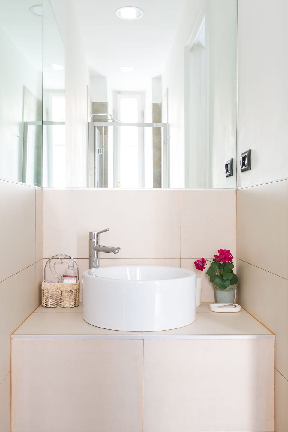 Superior Room, Courtyard View | Bathroom | Shower, hair dryer, bidet, towels