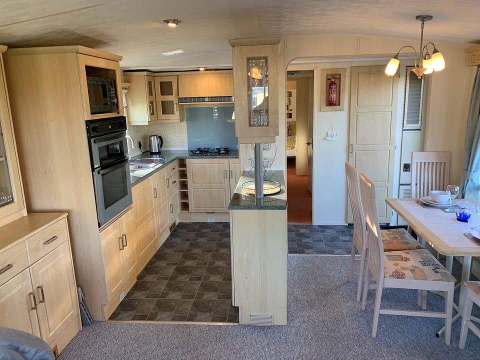 Cabin | Private kitchen | Fridge, microwave, oven, stovetop
