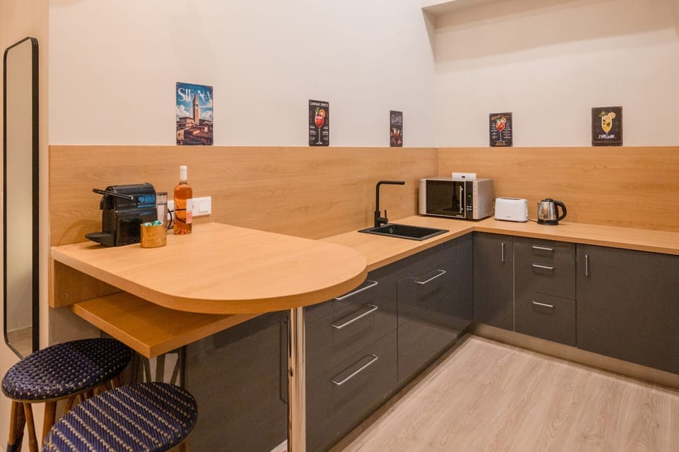 City Apartment | 1 bedroom, desk, free WiFi, bed sheets