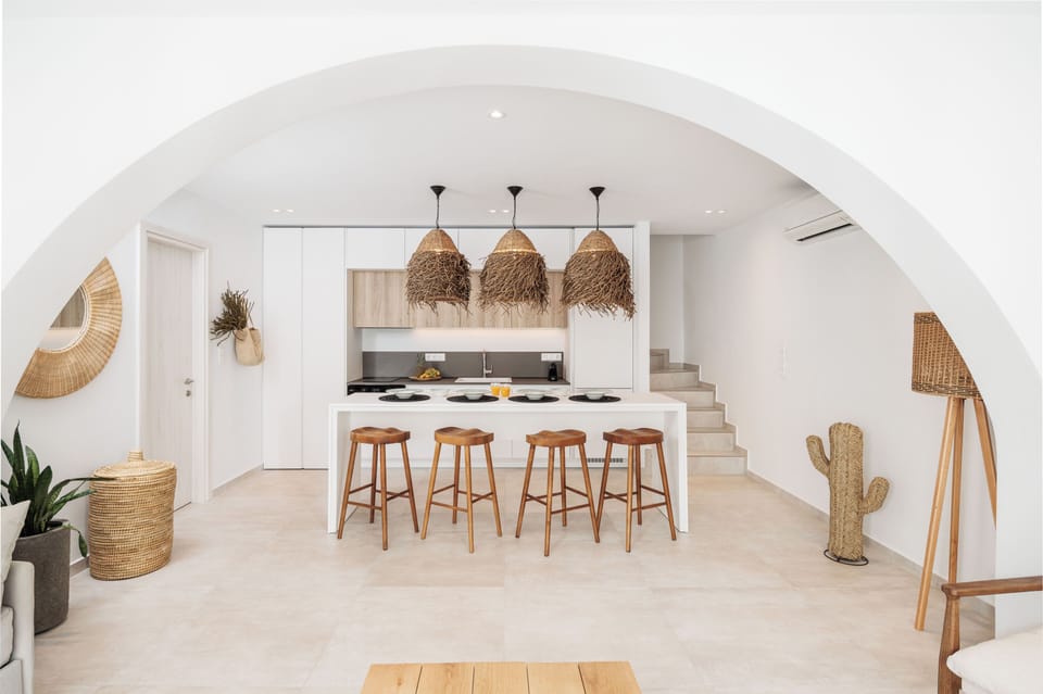 Deluxe Maisonette with Hot Tub | Living area