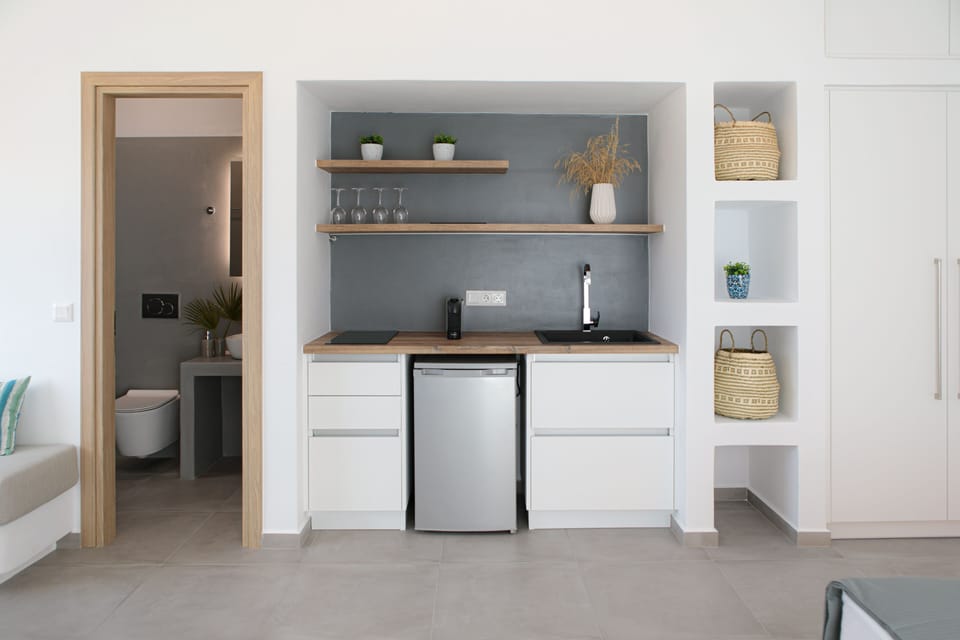 Superior Seafront Suite with Hot Tub | Private kitchen | Stovetop, espresso maker, electric kettle, toaster