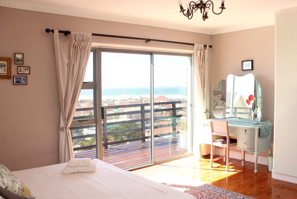 Fig Tree Blue  | Premium bedding, in-room safe, individually decorated, desk