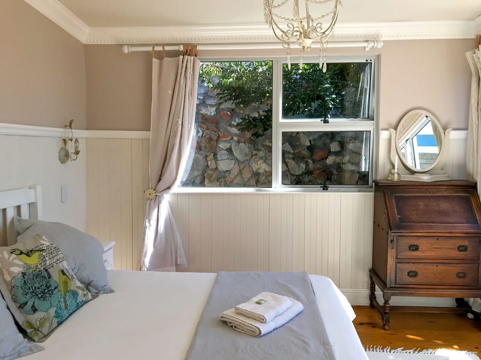 Family Suite | Premium bedding, in-room safe, individually decorated, desk