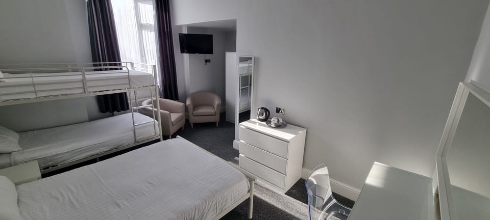 Family Room, Ensuite | Iron/ironing board, cribs/infant beds, free WiFi, bed sheets