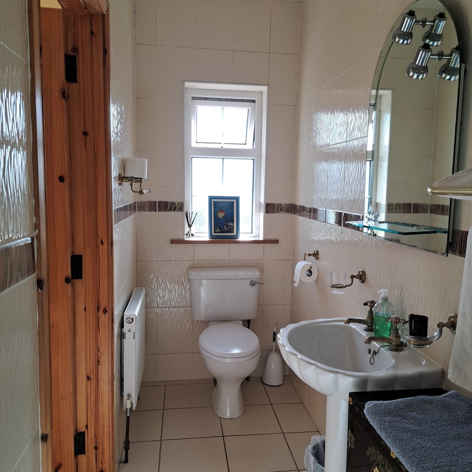 Spacious 6-bed House 10 Minutes From Knock Airport House in County Mayo