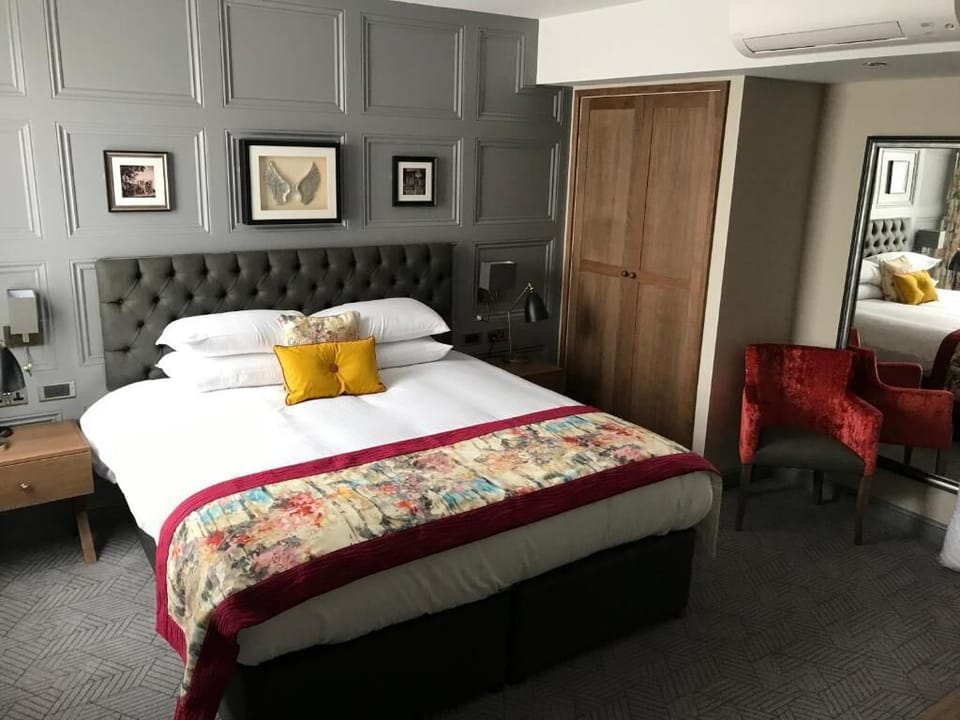 Luxury Double Room | Iron/ironing board, free WiFi, bed sheets