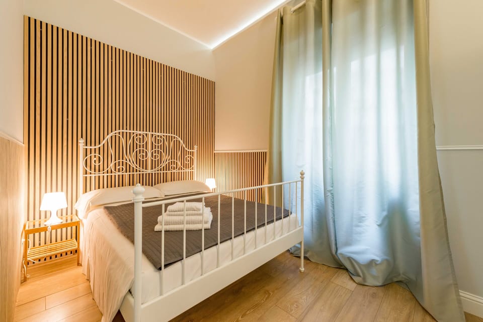 Economy Room | Premium bedding, memory foam beds, minibar, desk