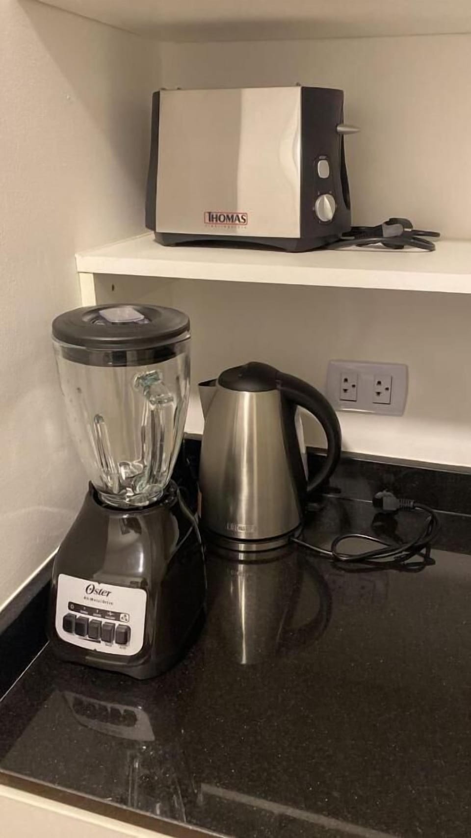 Basic Room, 1 Queen Bed | Private kitchen | Electric kettle, toaster, cookware/dishes/utensils