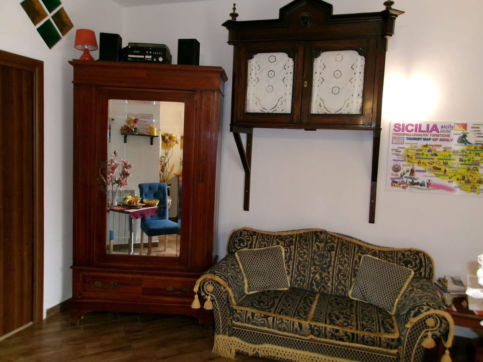 Double or Twin Room | Living area | Flat-screen TV