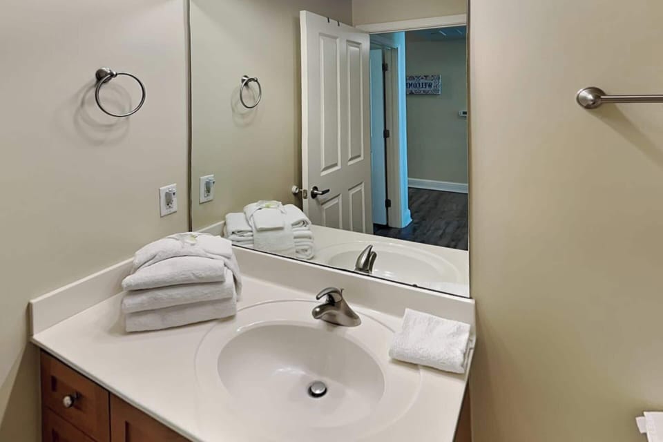 Aqua #404 by Resort Collection Apartment in Panama City Beach