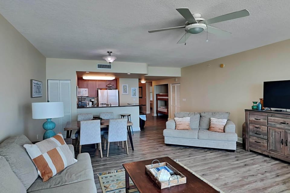 Condo (2 Bedrooms) | Property amenity