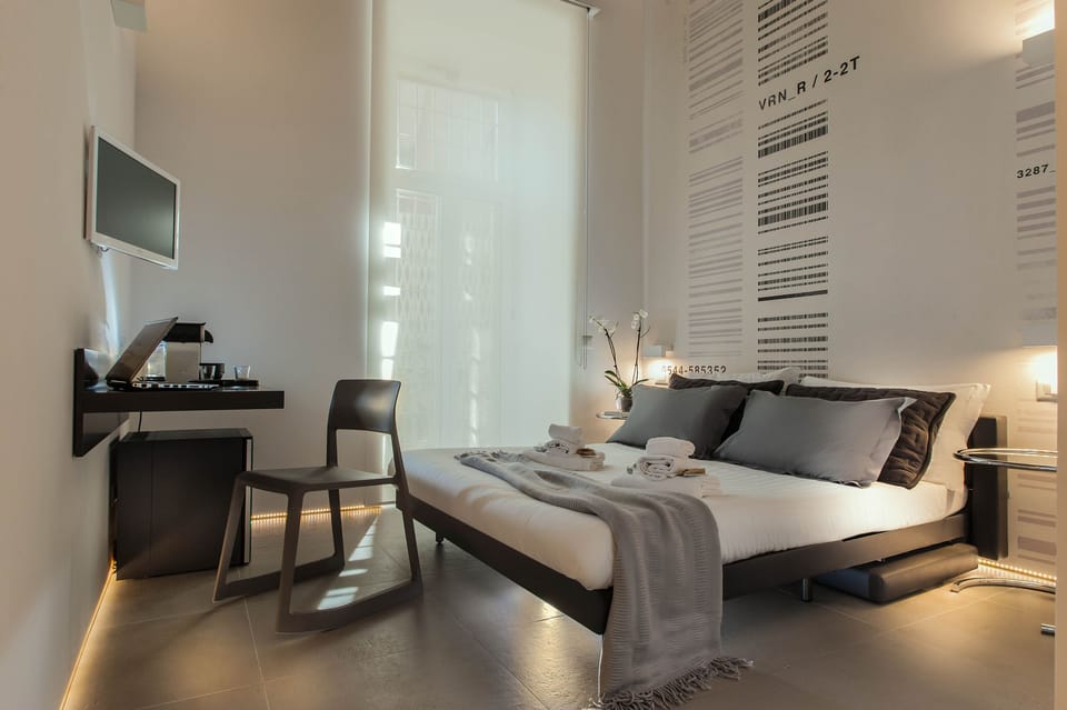Classic Double Room, 1 Double Bed | In-room safe, desk, soundproofing, free WiFi