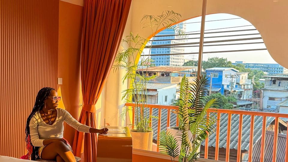 Shade of Orange | Egyptian cotton sheets, premium bedding, Tempur-Pedic beds, minibar