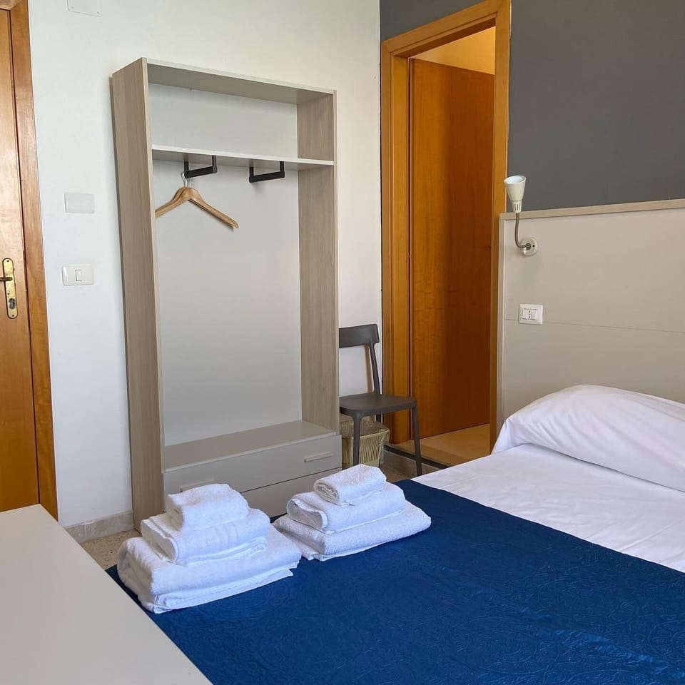 Double or Twin Room | Minibar, free WiFi, bed sheets