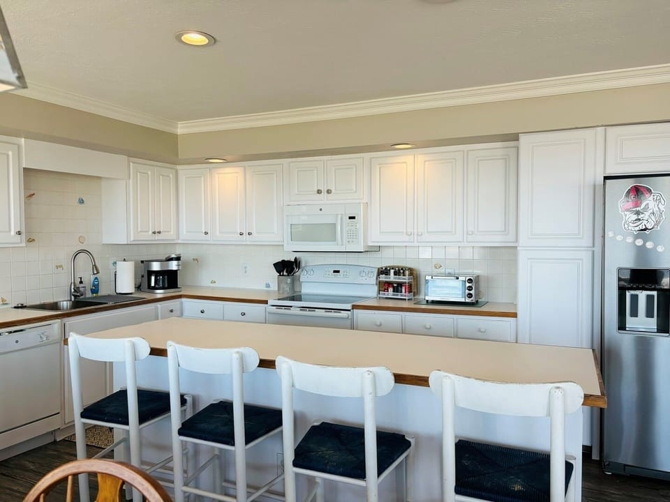 House, 5 Bedrooms | Private kitchen | Coffee/tea maker, fridge, oven, toaster