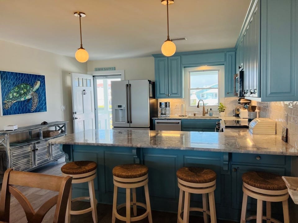 House, 4 Bedrooms | Private kitchen | Fridge, oven, coffee/tea maker, toaster