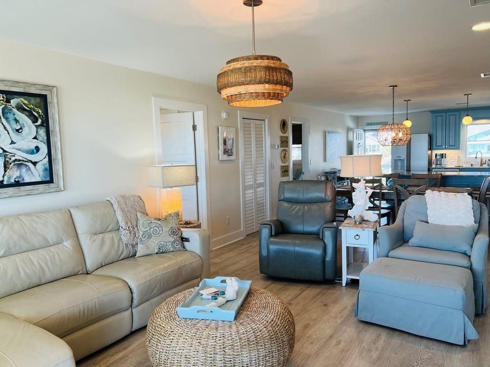 House, 4 Bedrooms | Living area | TV