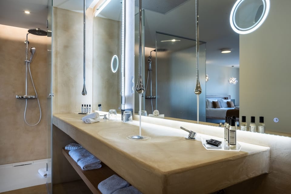 Suite, 1 King Bed (Citadel view) | Bathroom | Hair dryer, bathrobes, slippers, towels