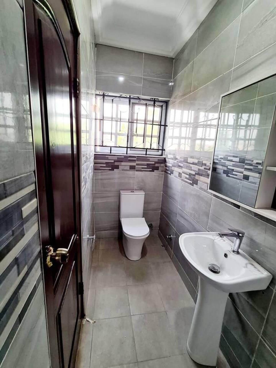 Charming, Quiet & Cozy - Close to Highway,parking Apartment in Greater Accra Region, Ghana