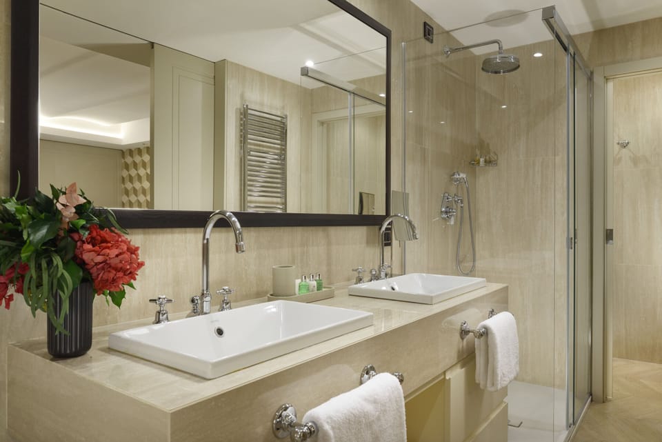 Margutta Suite | Bathroom | Hair dryer, bathrobes, slippers, bidet