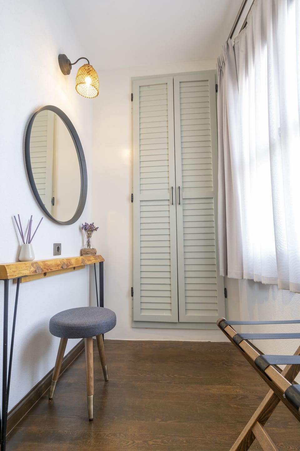 Design Room | Egyptian cotton sheets, premium bedding, in-room safe, free WiFi