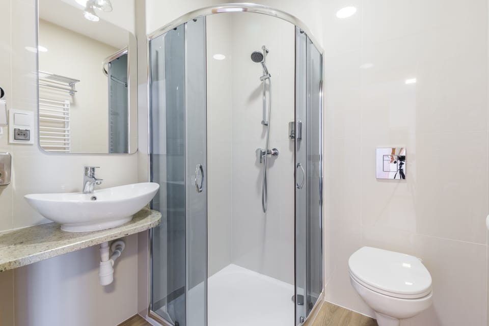 Shower, towels