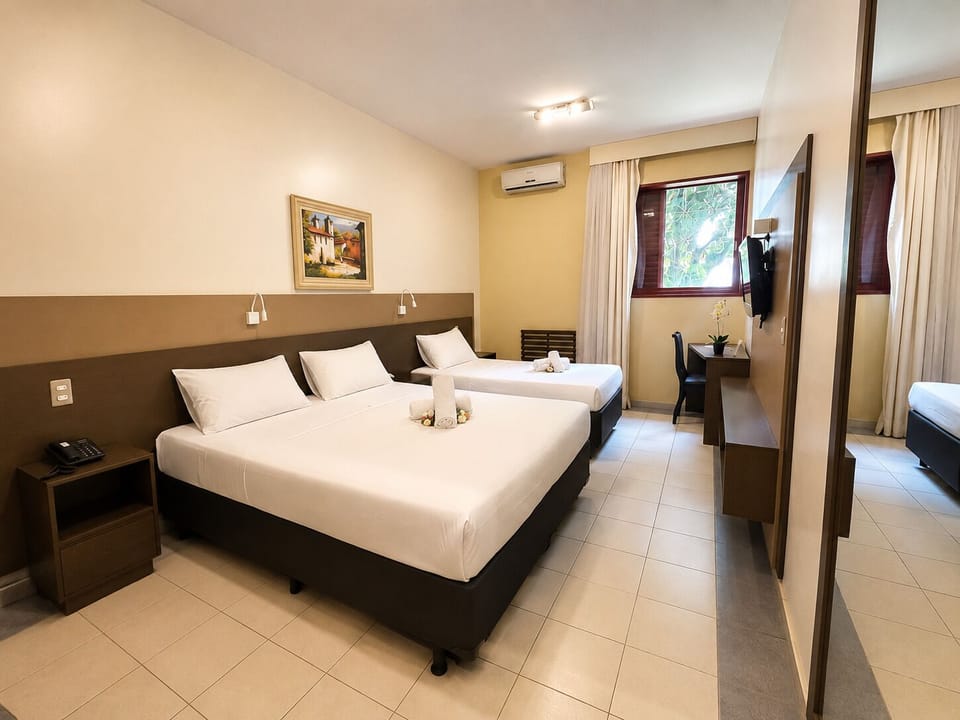 Deluxe Triple Room | Minibar, desk, WiFi (free), bed sheets