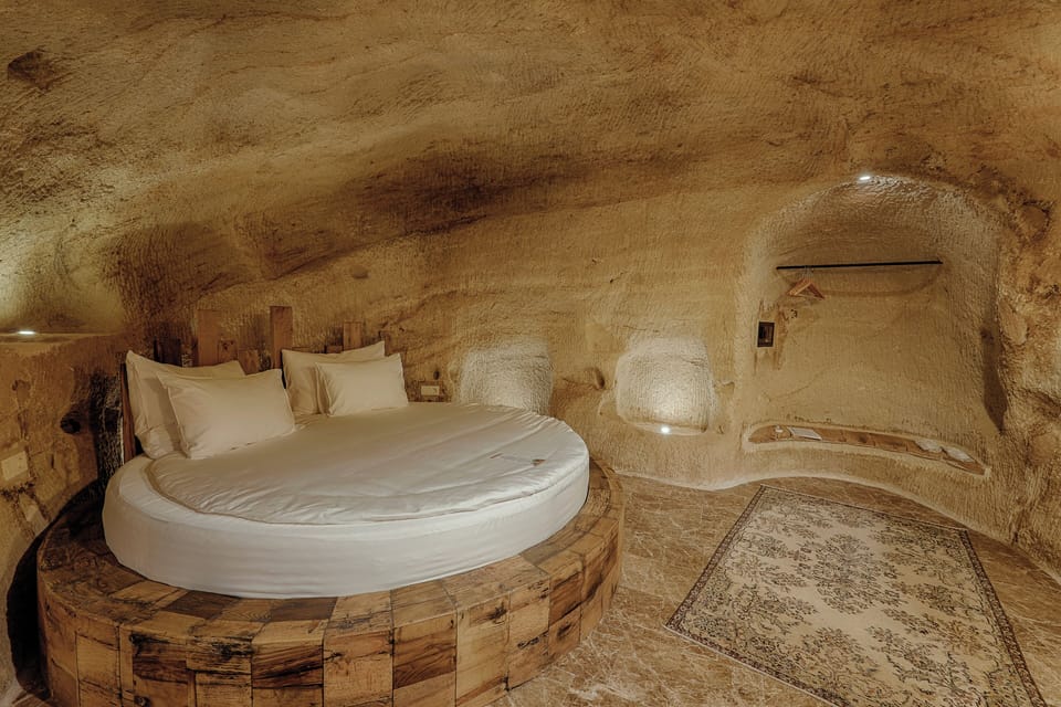 Honeymoon Room | Egyptian cotton sheets, premium bedding, free minibar items