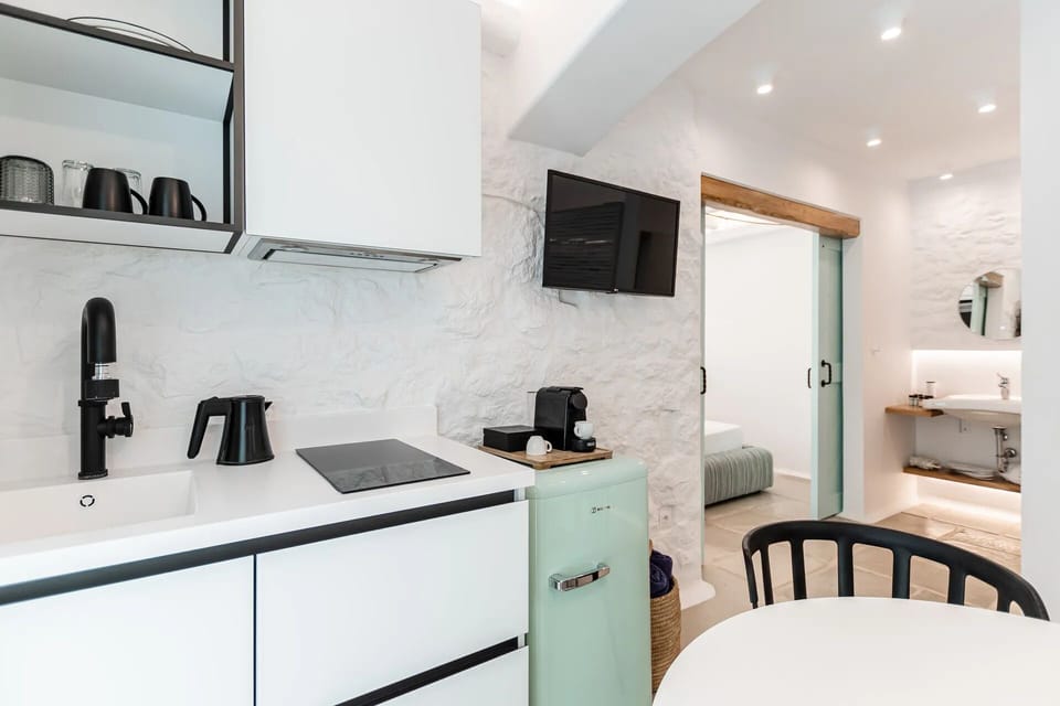 Premium Suite with Private Pool | Premium bedding, in-room safe, soundproofing, free cribs/infant beds