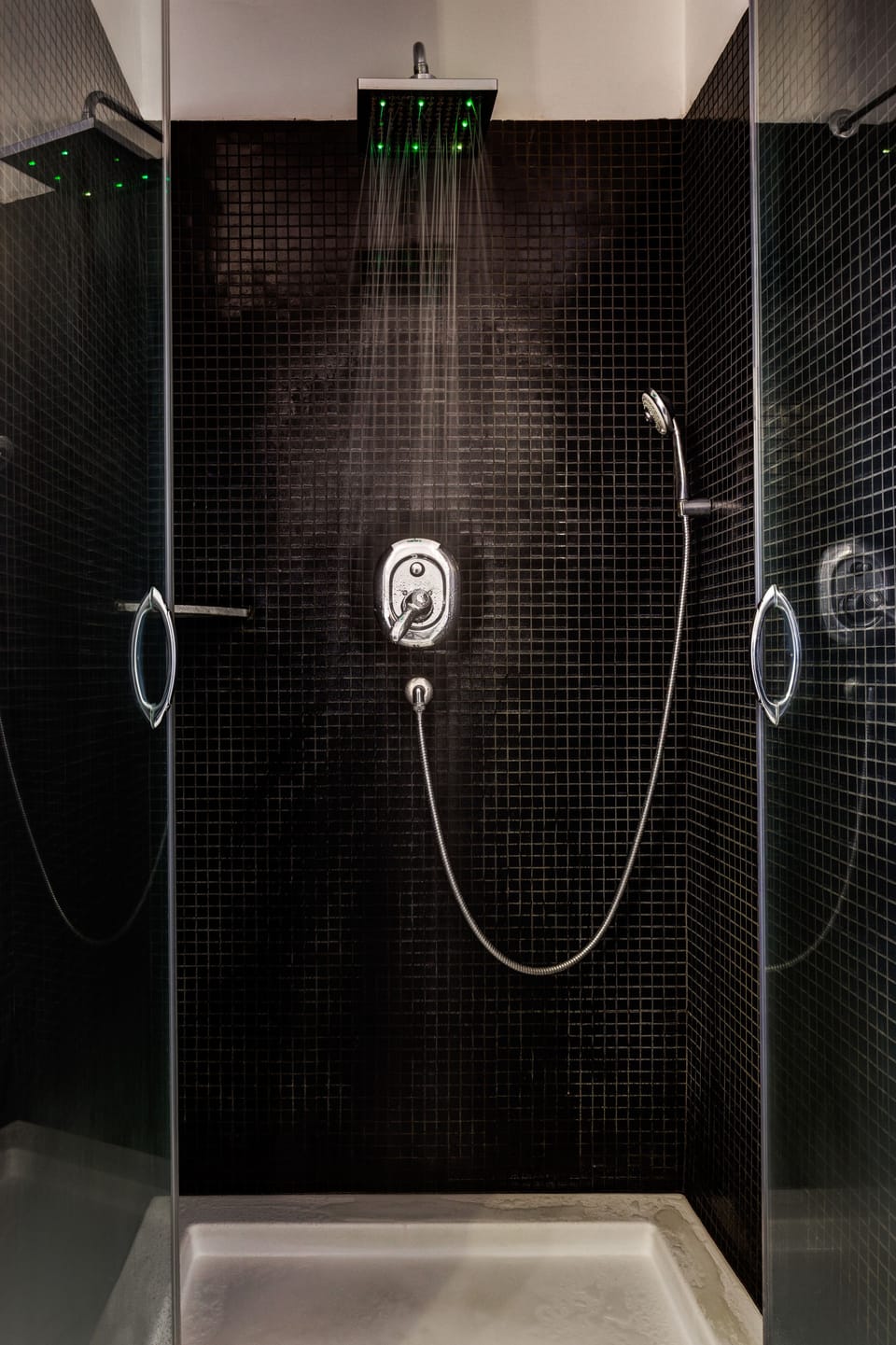 Double Room | Bathroom shower