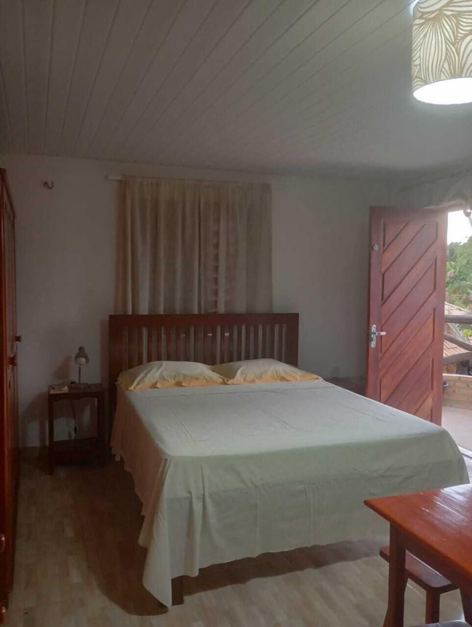 Minibar, free WiFi, bed sheets
