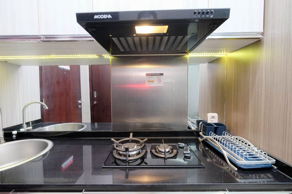 Room | Private kitchen | Fridge, stovetop, electric kettle, cookware/dishes/utensils