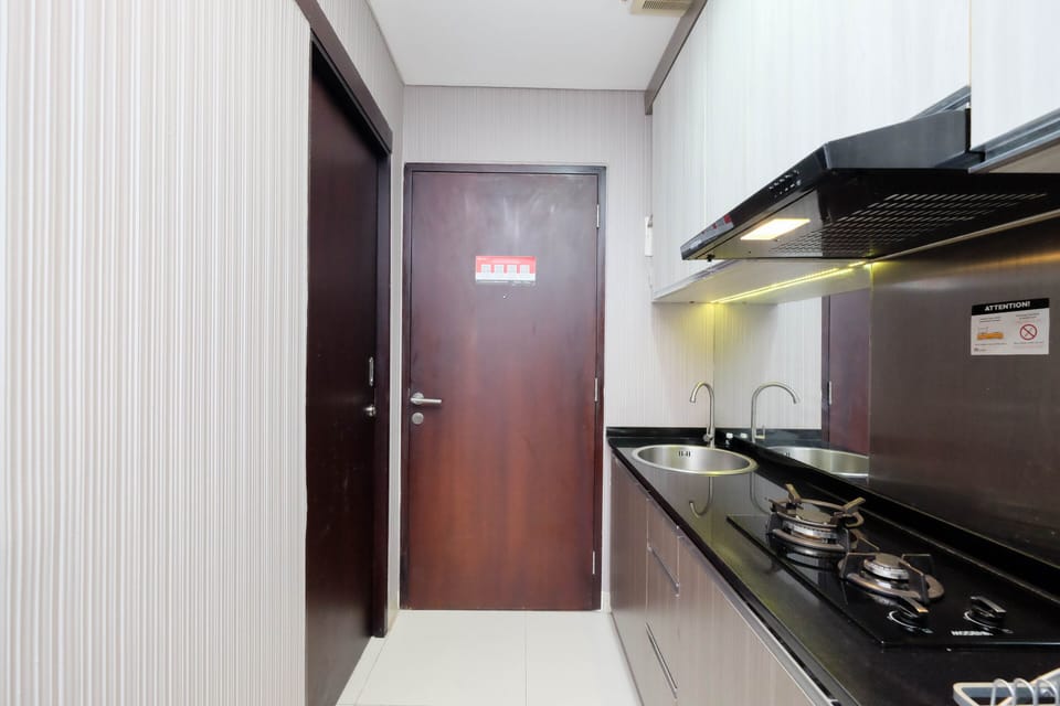 Room | Private kitchen | Fridge, stovetop, electric kettle, cookware/dishes/utensils
