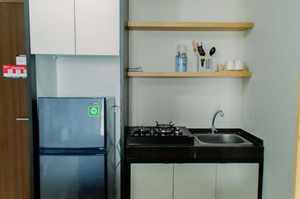 Room | Private kitchen | Fridge, microwave, stovetop, electric kettle